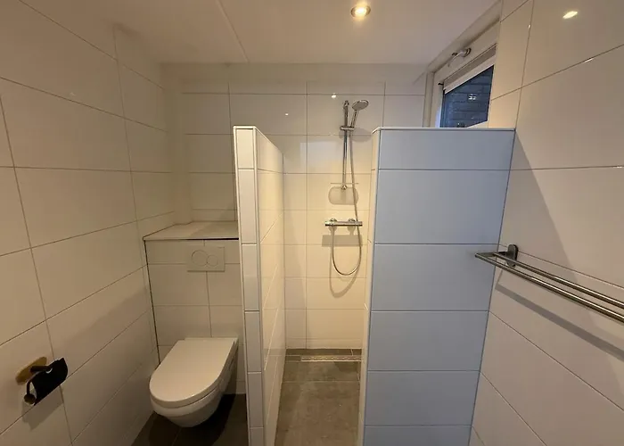 度假居 Modern With Cinema